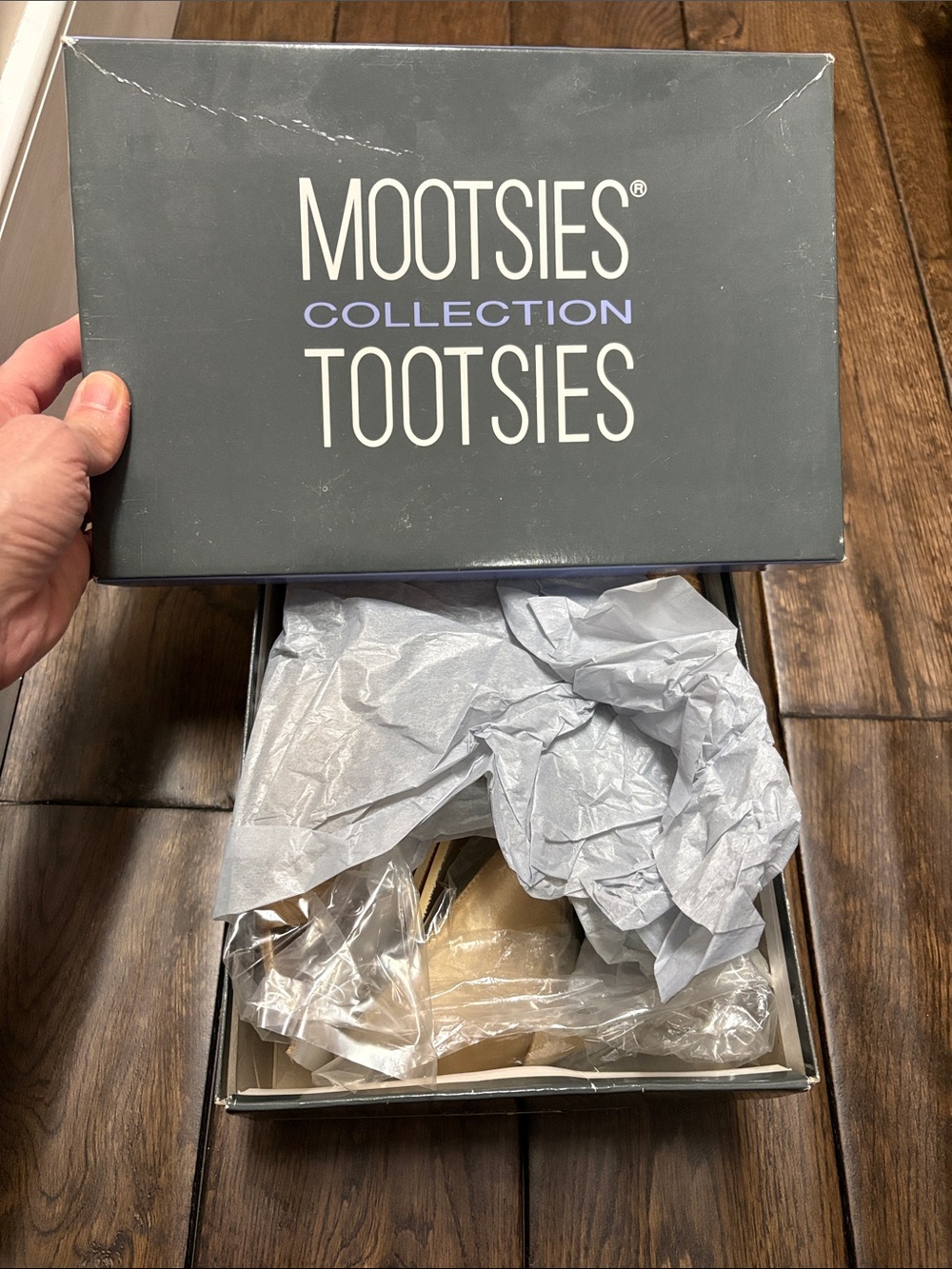 NWT Mootsies Tootsies Women’s Gold Satin Peep-Toe Heels